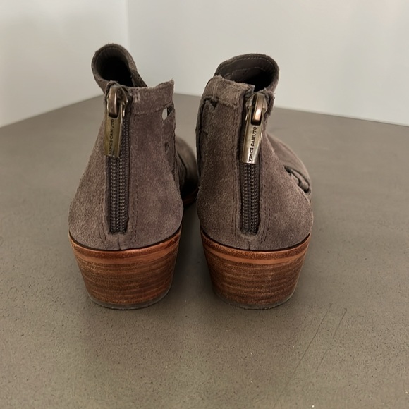 VINCE CAMUTO VC- PEERA Graystone Verona Bootie - Picture 2 of 9